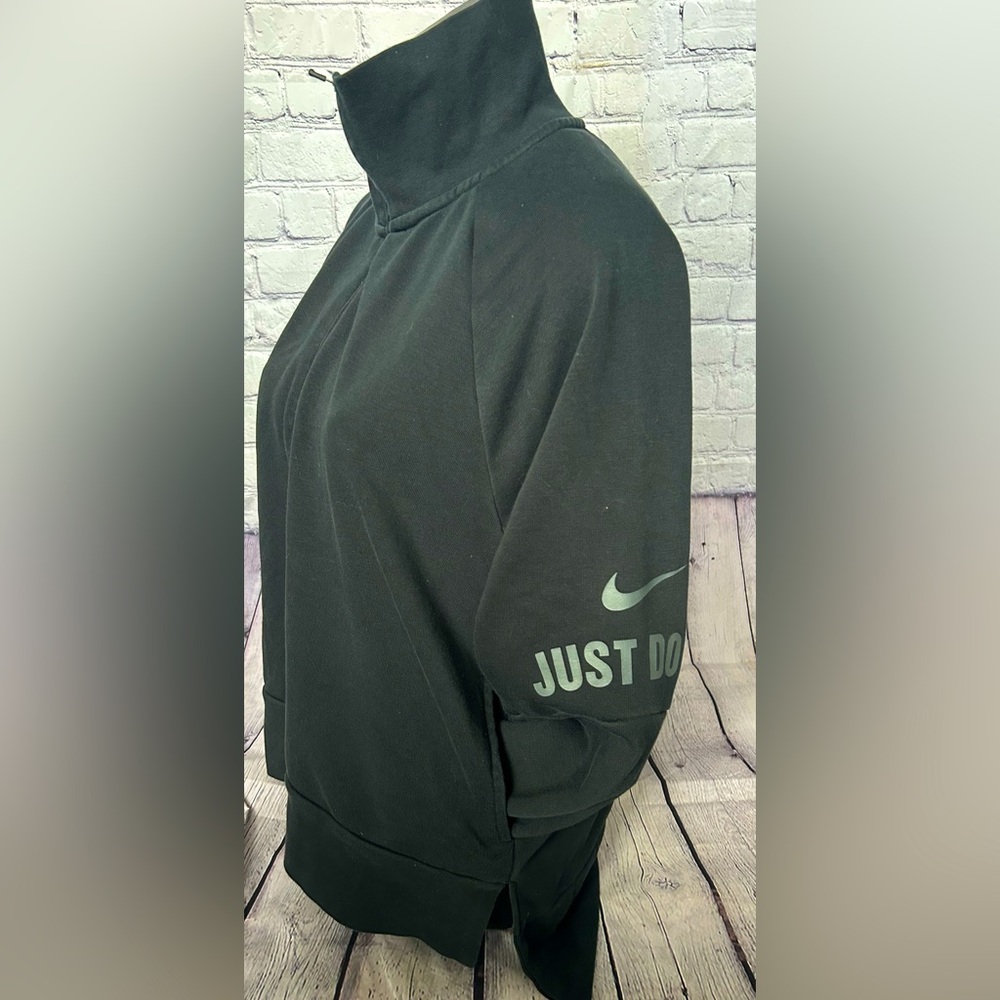 NIKE womens size medium black 1/4 zip  sweatshirt